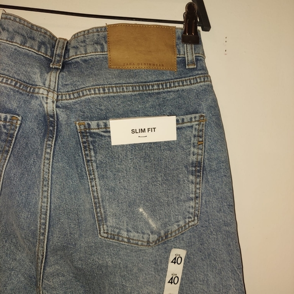 Distressed jeans - Picture 6 of 7